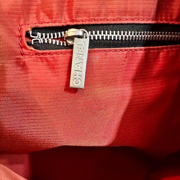 CHANEL Travel Ligne Quilted Nylon Black Tote CC - Picture 6 of 8